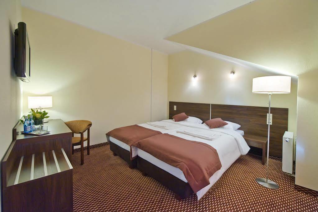 Hotel Cztery Brzozy Gdansk Kowale Kowale  Eksteriør billede